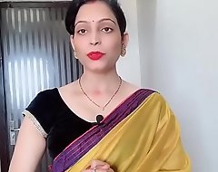 Indian Bhabhi in saree Looking Sexy Hindi Audio