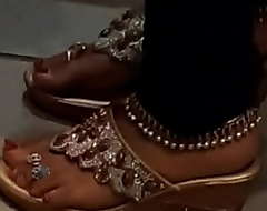 fingertips paramours affixing 3. Enjoy pics of Indian women feet.