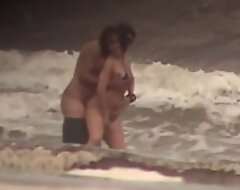 Mistiness amador mostra casal desinibido fodendo em publico na praia