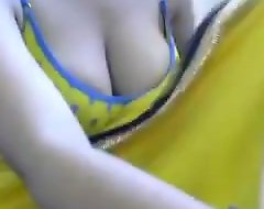 Desi bhabhi exposing big breast on livecam
