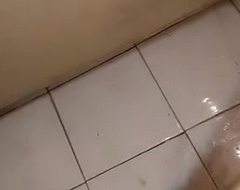 Delhi school girl pussy fingers in toilet