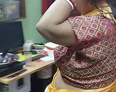 Every now Salu Bhabhi was looking hot in a pusillanimous saree. husband copulates a bulk