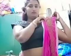 Swathi naidu exchanging saree by showing boobs,body parts and getting ready for shoot part-1