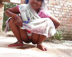 I'm urinating increased by see my hot pussy, Indian wife kaise peshab kar rhi h
