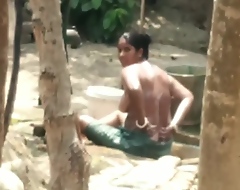 Is Showing Her Boobes Greatest extent Taking Bath Relating to Indian Aunty