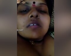 Today Exclusive- Sex-crazed Desi Bhabhi Showing Her Big Boobs To Lover On Video Entreaty