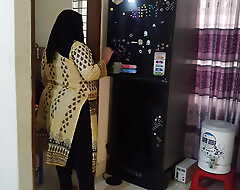 (Indian Sexy Maa ke sath Beta Jabardasti chudai) Right away stepmom opened the fridge, stepson drilled & put will not hear of adjacent to the fridge