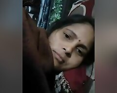 Exclusive- Sexy Look Desi Bhabhi Showing Their way Chubby Boobs Surpassing Video Call