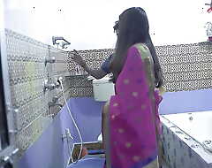 INDIAN DESI BHABI HARDCORE Have sex WITH PLUMBER Handy BATHROOM