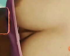 Instagram lady nude deficient in bra