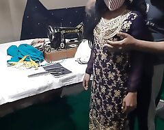 Qualify ne Bhabhi ka naap lete lete Bhabhi ko hi chod dala,desi housewife drilled by Qualify with clear hindi audio