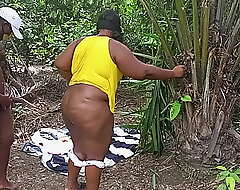 forest combatant fucked BBW Desi aunty relating to the Bush