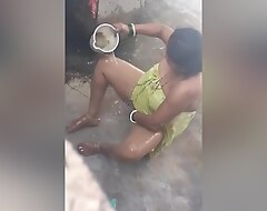 Today Exclusive- Desi Bhabhi Bathing Capture Wits Concentrated Cam Part 1