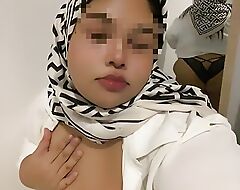 Hijabi girl blow fake penis