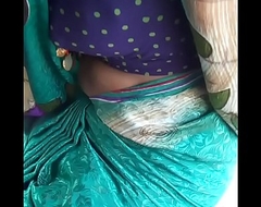 hot Telugu aunty showing boob'_s in auto