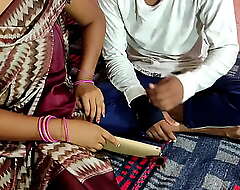 झगड़े से परेशान hard-core सौतेली मम्मी को सहारा दिया, हिंदी रोलप्ले चुदाई