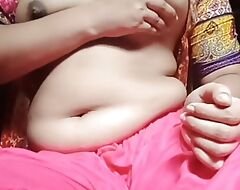 LSISTER SHOWING HER BOYFRIEND Heavy BOOBS DEEP NAVEL AND Heavy Nuisance
