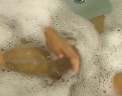 Rich Indian Bhabhi Masturbate With Fun in Bath