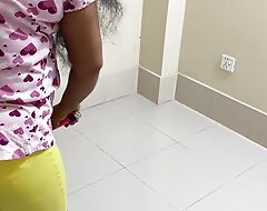 I see my maid cleaning the house without equal I hugged her and started bonking her ass