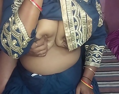 Indian Brat Kissing Muture Cannot Resist Along to Youthful Woman