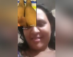 Today Exclusive- Desi Aunty Showcases Her Boobs On Vc