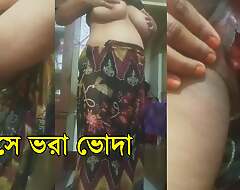 Bangladeshi mature very hawt 18+ Juvenile bhabi masturbate the brush pussy and reveal the brush asshole