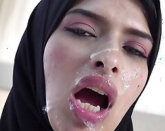 Big Boobs Hijabi Muslim Girl Screwed in Pest and Pussy by Bhaijaan