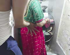 Desi bhabhi kitchen me khana bana Rahi thi tabhi devar ne piche  li bhabhi ki