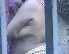 Desi mature aunty showing boobs coupled with shaved armpit