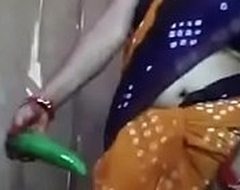 Desi aunty enjoyment from on touching cucumber