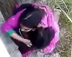 Neighbourhood lock Desi indian couple outdoor sex, outdoor sex couple, viral sex Desi indian couple doing sex at outdoor